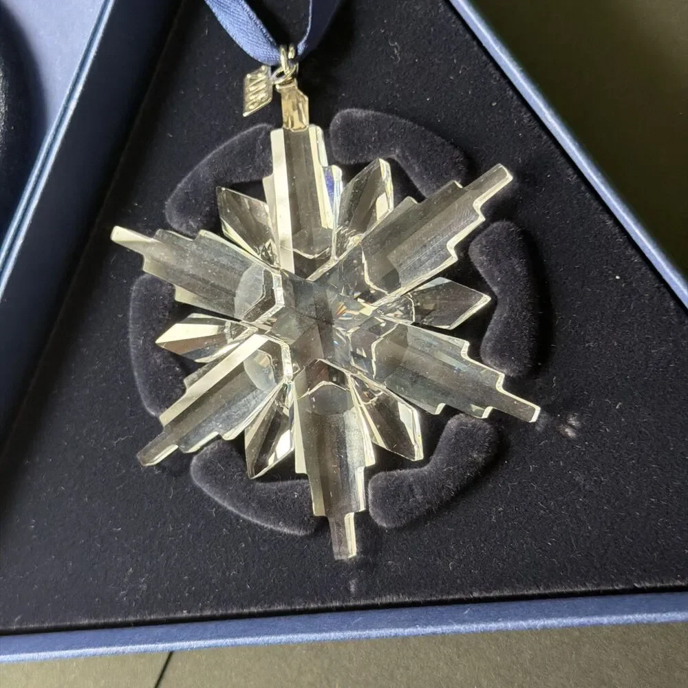 Swarovski Crystal 2006 SNOWFLAKE Christmas Ornament 9445 NR 000 044